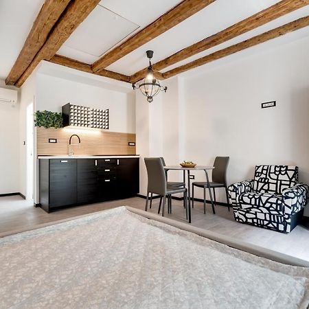 Black & White Apartments Rijeka Exterior photo