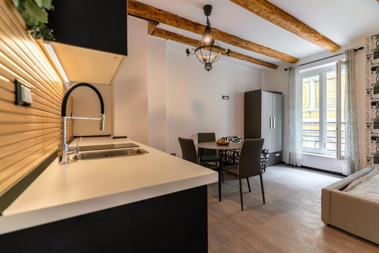 Black & White Apartments Rijeka Exterior photo
